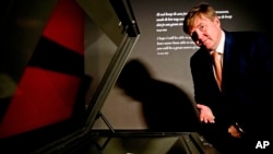 Dutch King Willem-Alexander looks at Anne Frank's diary displayed in the new Diary Room at the renovated Anne Frank House Museum in Amsterdam, Netherlands, Nov. 22, 2018. 