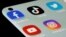 ARCHIVO - Las aplicaciones de Facebook, TikTok, Twitter, YouTube e Instagram se ven en un teléfono inteligente en esta fotografía tomada el 13 de julio de 2021.