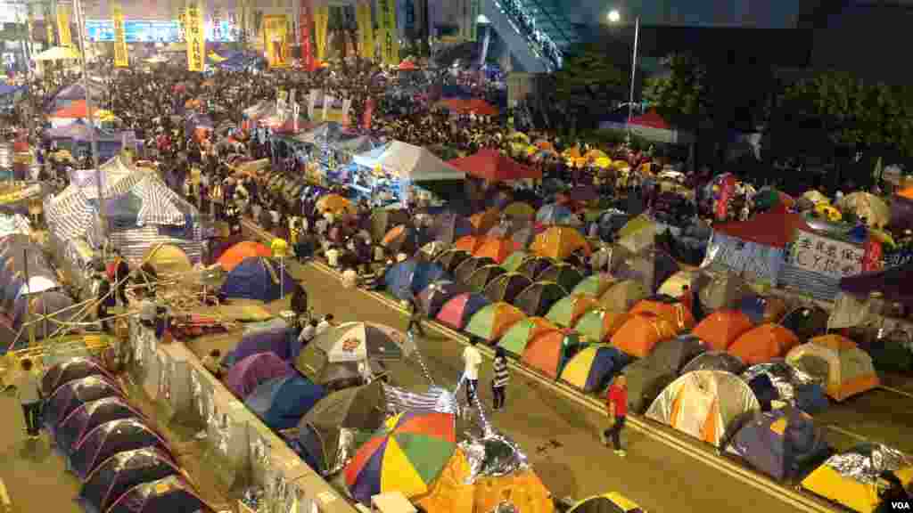 香港學聯與學民思潮在金鐘集會 (美國之音海彥拍攝)