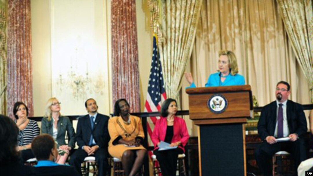 ABD Dışişleri Bakanı Hillary Clinton her yıl yayınlanan İnsan Ticareti Raporu'nu gazetecilere açıklarken