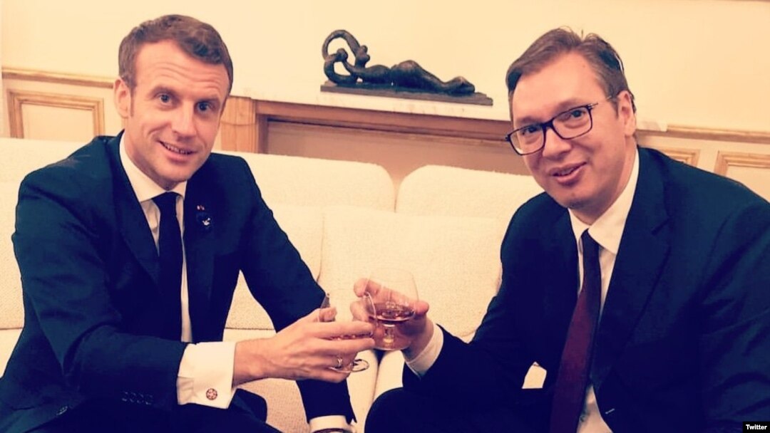 Predsednik Francuske Emanuel Makron i predsednik Srbije Aleksandar Vučić, u Parizu, 11. novembra 2019. (Foto: Tviter nalog Aleksandra Vučića)