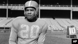 FILE - New York Yanks football player George Taliaferro (20) poses in New York, Nov. 2, 1950. 