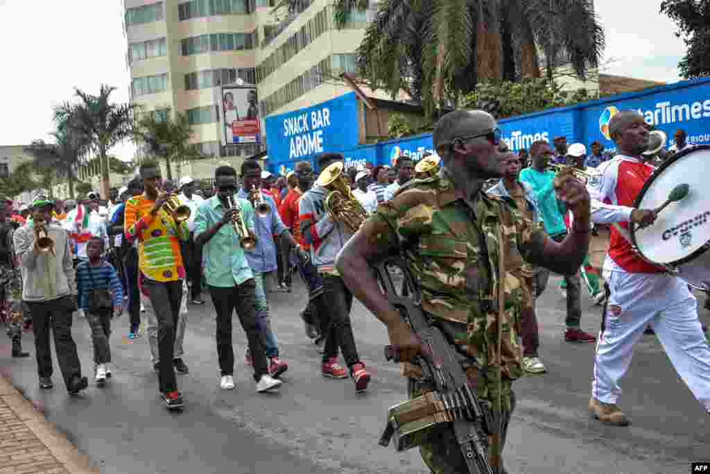 Célébration au Burundi aprés le retrait du Burundi de la Cour pénale internationale (CPI) à Bujumbura, le 28 octobre 2017.