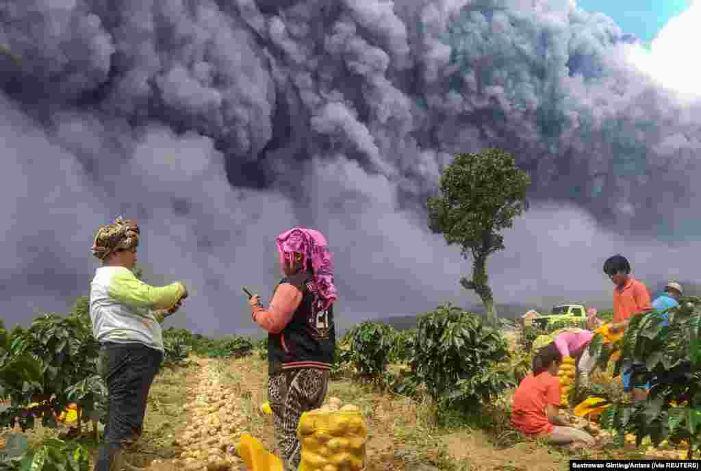 دهانۀ آتشفشانی در اندونیزیا