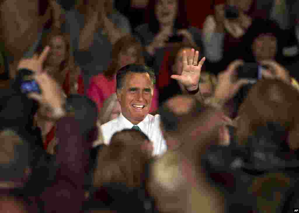 Republican presidential candidate, former Massachusetts Gov. Mitt Romney, waves before addressing an audience during a campaign event, in Warwick, Rhode Island, April 11, 2012. (AP)