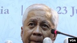 Menlu Filipina Albert Del Rosario (foto:dok).geram membaca komentar mantan Dubes AS Kristie Kenney di WikiLeaks.