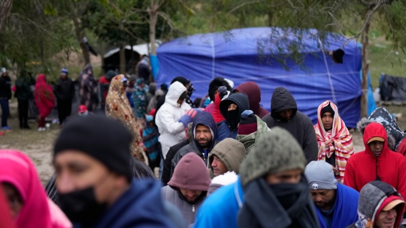 Migrantes que buscan asilo en la frontera pueden pedir cita usando aplicación móvil