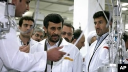 Shugaban kasar Iran Mahmoud Ahmadinejad a ma'aikatar nukiliya