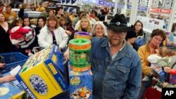 له‌ هه‌ینی ڕه‌شـدا قه‌ره‌باڵغیـیه‌کی زۆر بازاڕه‌کانی ئه‌مه‌ریکا گرتۆته‌وه‌