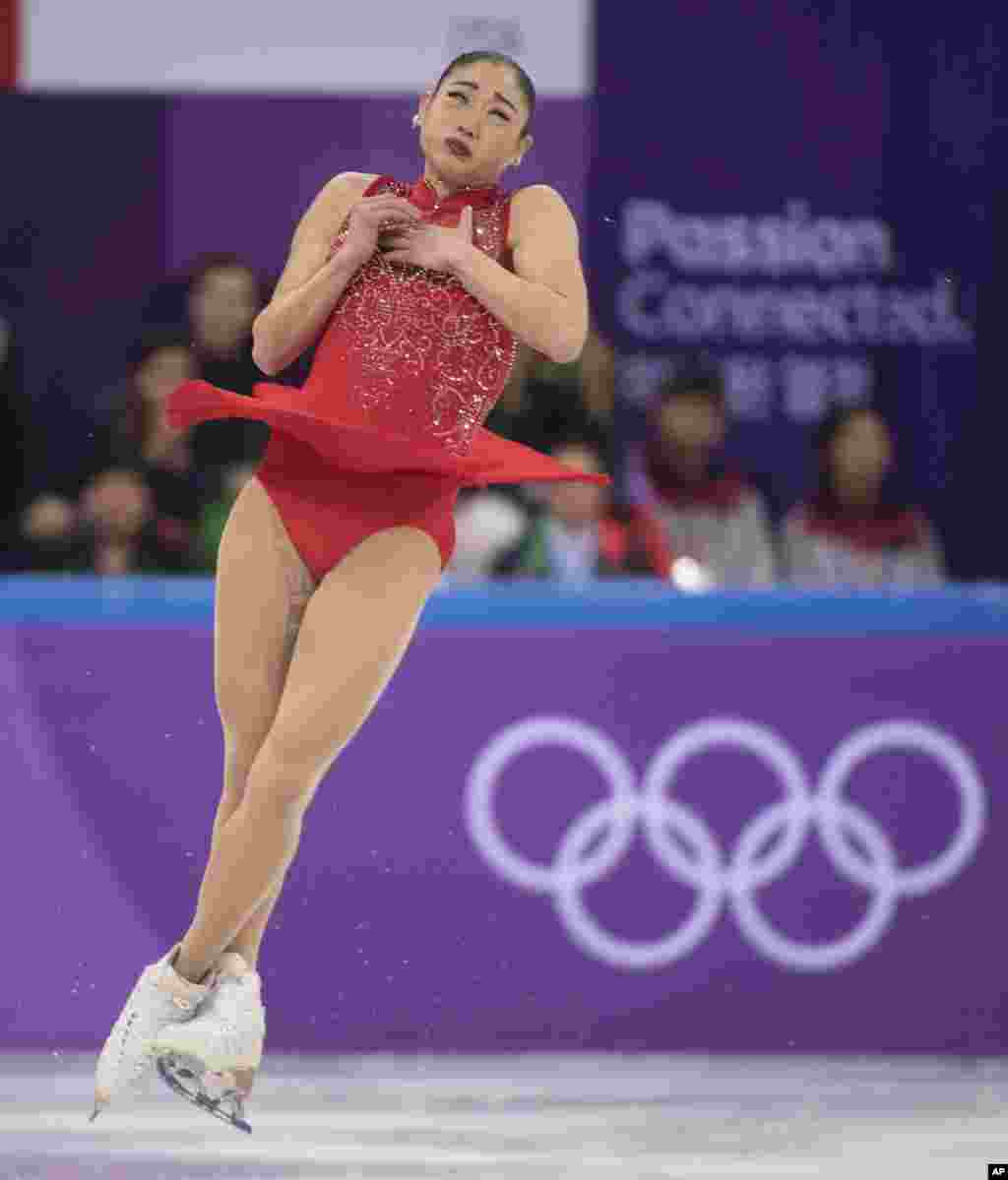 美国花样滑冰运动员长洲未来（Mirai Nagasu）参加2018年平昌冬奥会的女子花样滑冰比赛。她获得银牌。（2018年2月12日）