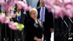 Chile's President Michelle Bachelet, followed by her Portuguese counterpart Marcelo Rebelo de Sousa, background left, enters the University of Evora to receive an honorary doctorate from the university in Evora, Portugal, March 30 2017.