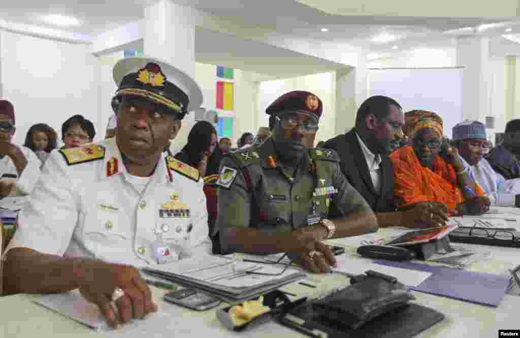 Nigerian navy and military medical directors attend the second general meeting with Nigeria's Health Minister Onyebuchi Chukwu in Abuja, Sept. 1, 2014.