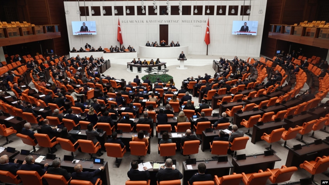 Saadet Partisi'nin meclisteki vekil sayısı 19'a düştü.