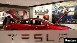 Mobil listrik Tesla Motors Model S P85 (foto: dok).