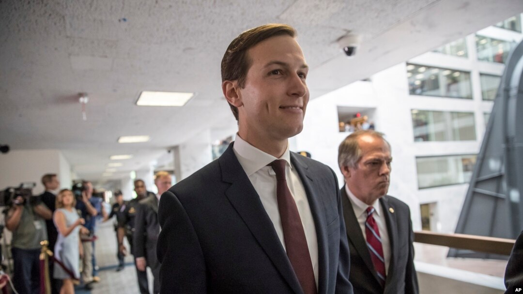 Ông Jared Kushner, con rể của Tổng thống Trump, trước khi bước vào phiên điều trần kín tại UB Tình báo Thượng, ngày 24/7/2017.