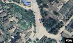 올해 8월 19일 개성시 북쪽 한 도로에서 한국 버스(사각형 안)가 포착됐다. 사진=Airbus (via Google Earth)