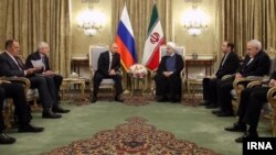آقای پوتین در تهران با رئیس جمهوری و همچنین رهبر جمهوری اسلامی ایران دیدار کرد. 