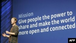 Bashkëthemeluesit e rrjetit Facebook dhurojnë për misione bamirëse