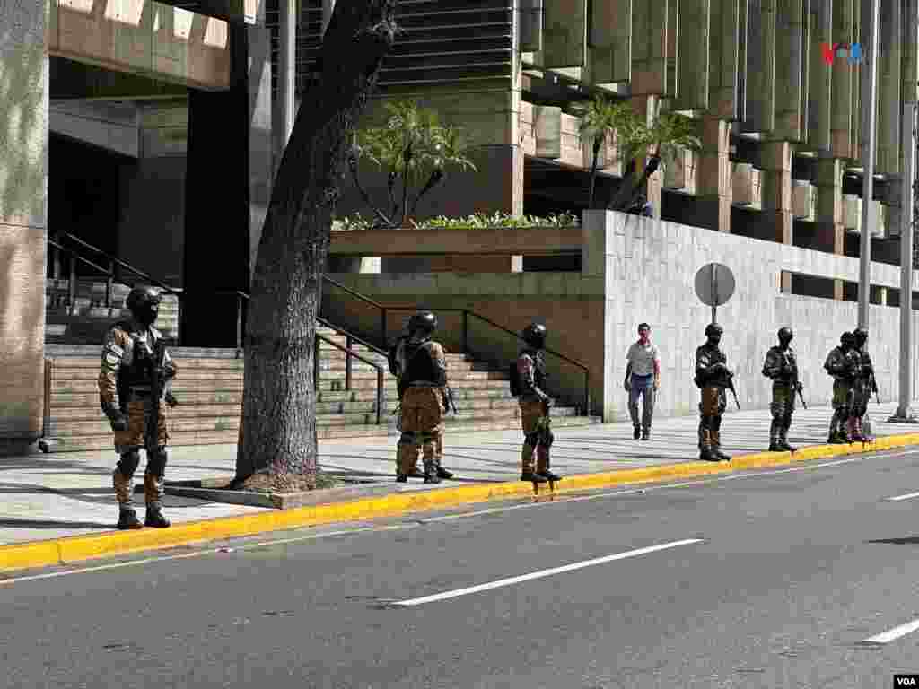 Despliegue de seguridad en las inmediaciones del Palacio de Miraflores en el centro de Caracas, el viernes 3 de enero de 2025.