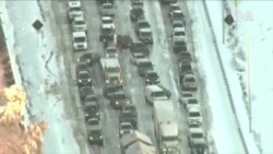 成百上千的駕車人在美國首都附近的高速公路上被困在雪中