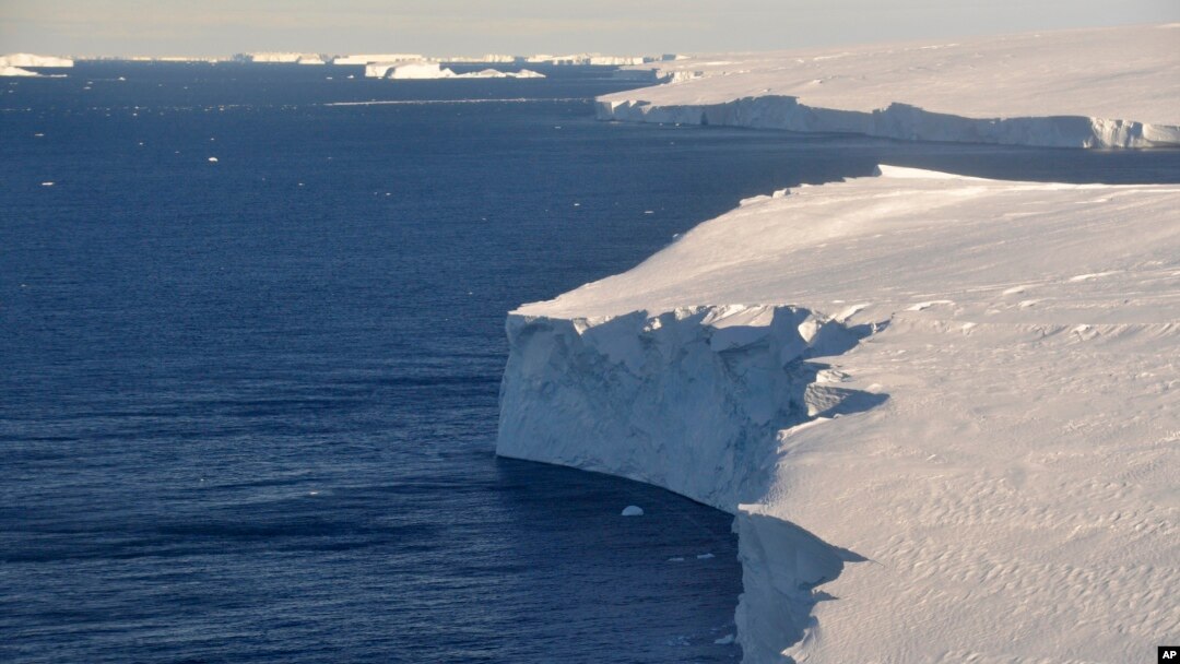 ARHIVA - Glečer na Antarktiku (Foto: AP/David Vaughan/British Antarctic Survey)