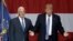 Verovatni predsedniči kandidat republikanske stranke Donald Tramp (desno) sa guvernerom Indijane Majkom Pensom, koji će prema američkim medijima biti Trampov potpredsednički kandidat, u Vestfildu, u Indijani, 12. jul 2016.