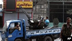 Borci pobunjeničke Slobodne sirijske armije u pograničnom gradu Azazu, 32 kilometra severno od Alepa