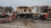 Des véhicules et des bâtiments endommagés sont vus à l'aéroport de Mitiga après avoir été touché par des bombardements, à Tripoli, en Libye, le 10 mai 2020.