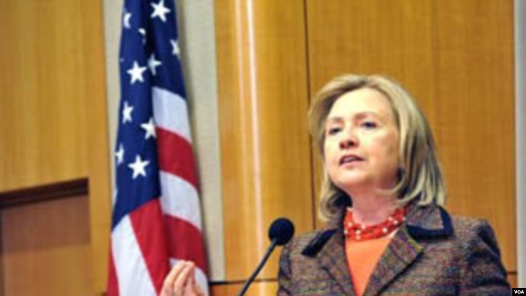 Menteri Luar Negeri AS Hillary Clinton meluncurkan Program Prakarsa 100 Perempuan, Jumat (18/3).