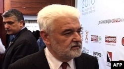 Premijer Srbije Mirko Cvetković kaže da je pružio pomoć Saši Jankoviću da otputuje u Oslo na dodelu Nobelove nagrade za mir, 10. decembar 2010.