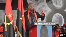 João Lourenço discursa durante um comício de campanha do MPLA em Luanda, a 20 de agosto de 2022, antes das eleições de 24 de agosto de 2022. 