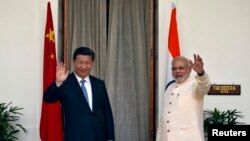 တရုတ် သမ္မတနဲ့ အိန္ဒိယ ဝန်ကြီးချုပ် နယူးဒေလီတွင် တွေ့ဆုံ။
( စက်တင်ဘာ ၁၈၊ ၂၀၁၄)
