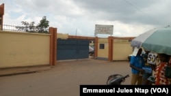 Lycée Bilingue de Nkol Eton, l'un des établissements secondaires public où le monnayage des recrutements à pignon sur rue selon l'Acdic, à Yaoundé, le 21 septembre 2017. (VOA/Emmanuel Jules Ntap)