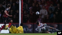 Bournemouth’s Dan Gosling scores a goal during the English League Cup soccer quarterfinal match between AFC Bournemouth and Liverpool at Goldsands Stadium, Bournemouth, England, Wednesday, Dec. 17, 2014. (AP Photo/Tim Ireland)