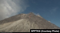 Visual Puncak Merapi dari Kawasan Pasar Bubar (Courtesy: BPPTKG)