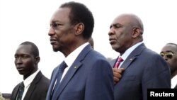 Mali's interim President Dioncounda Traore (C) arrives at the main airport in the capital Bamako, July 27, 2012.