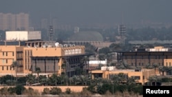 ARCHIVO - Una vista general de la embajada de Estados Unidos en Irak, enclavada en la Zona Verde que fue atacada en enero con dos cohetes. Enero 7 de 2020.