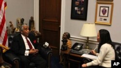 미국의 소리 방송과 인터뷰하는 찰스 랭글 하원의원