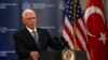 El vicepresidente de EE.UU., Mike Pence, habla con la prensa sobre su reunión con el presidente de Turquía, recep Tayyip Erdogan en Ankara, el jueves 17 de octubre de 2019. AP/ Burhan Ozbilici.