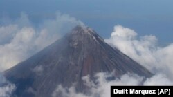 Gunung berapi Mayon di provinsi Albay, Filipina, Februari 2014 (Foto: dok).