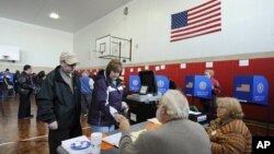 Glasačka mesta često su bila smeštena u gimnastičkim salama lokalnih škola