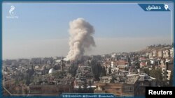 Dim koji se diže iznad Damaska nakon izraelskog udara