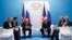Tổng thống Mỹ Donald Trump gặp Tổng thống Nga Vladimir Putin tại hội nghị thượng đỉnh G-20 ở Hamburg, Đức ngày 7/7/2017. 
