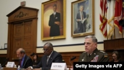 مارک میلی رئیس ستاد مشترک و لوید آستین وزیر دفاع آمریکا در جریان جلسه روز چهارشنبه در مجلس نمایندگان