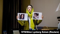 د افغانستان د مدني ټولنې فعالې هدا خاموش په اوسلو کې د هغو دوو مېرمنو تصویرونه پورته کړي دي چې فعالان وايي په ورستیو ورځو کې په افغانستان کې طالبانو نیولي دي خو طالبان دا خبره ردوي 