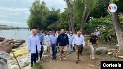 Autoridades de Guatemala, México y Honduras en misión de reconocimiento a lo largo del río Suchiate, en la frontera entre Guatemala y Honduras. Foto cortesía.