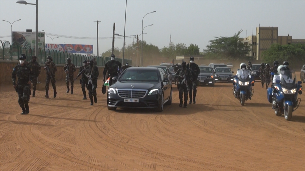 Hotunan Yadda Shugaban Nijar Mohamed Bazoum Ya Halarci Sallar Idi a birnin Yamai