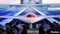 资料照片：中国在珠海举行的中国国际航空航天博览会上展出的CH-7无人机模型(2024年11月14日)