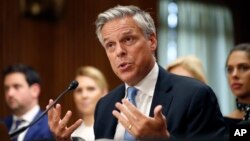 El exgobernador de Utah Jon Huntsman testificó ante la Comisión de RR.EE. del Senado durante audiencias para su confirmación como embajador de EE.UU. en Rusia.
