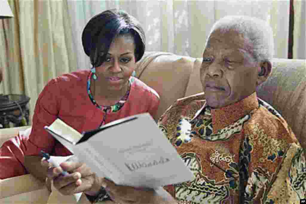 Michelle Obama chez Nelson Mandela, à Houghton, Afrique du Sud, le 21 juin 2011